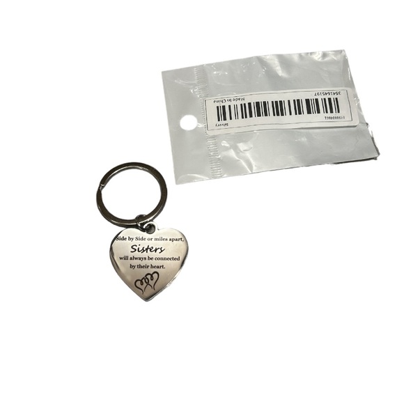 Sisters Keychain - Picture 1 of 3